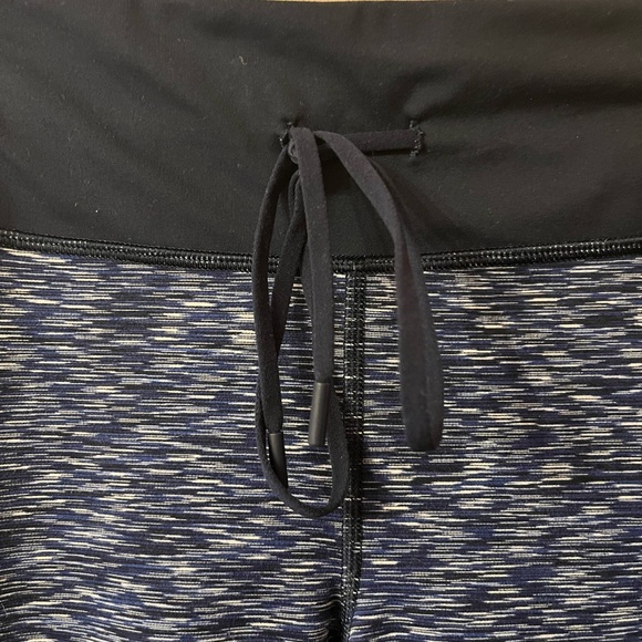 Selling women’s yoga pants - Picture 3 of 3